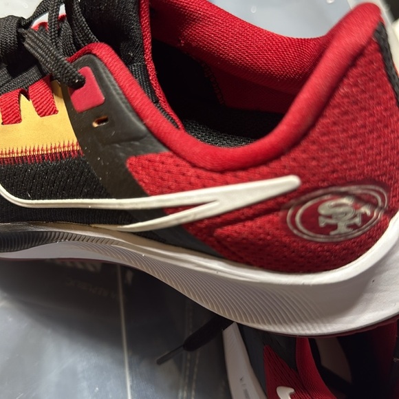 Athletic_Shoes